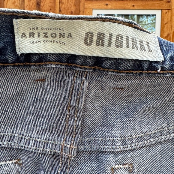 Arizona Men’s Jeans label is 38 x 32”actual is 38”x31” - Picture 5 of 6